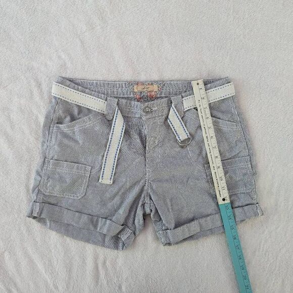 Levi's Belted Striped Shorts - Picture 9 of 10